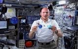 Flying Classroom: Ein Kreisel auf der ISS